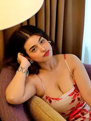 Call Girls in Hazratganj Escort